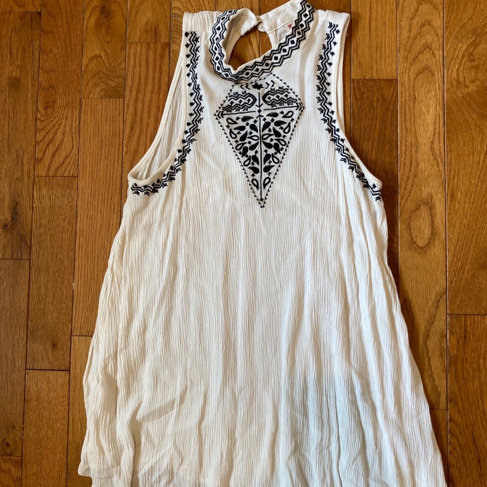 Black white designed top